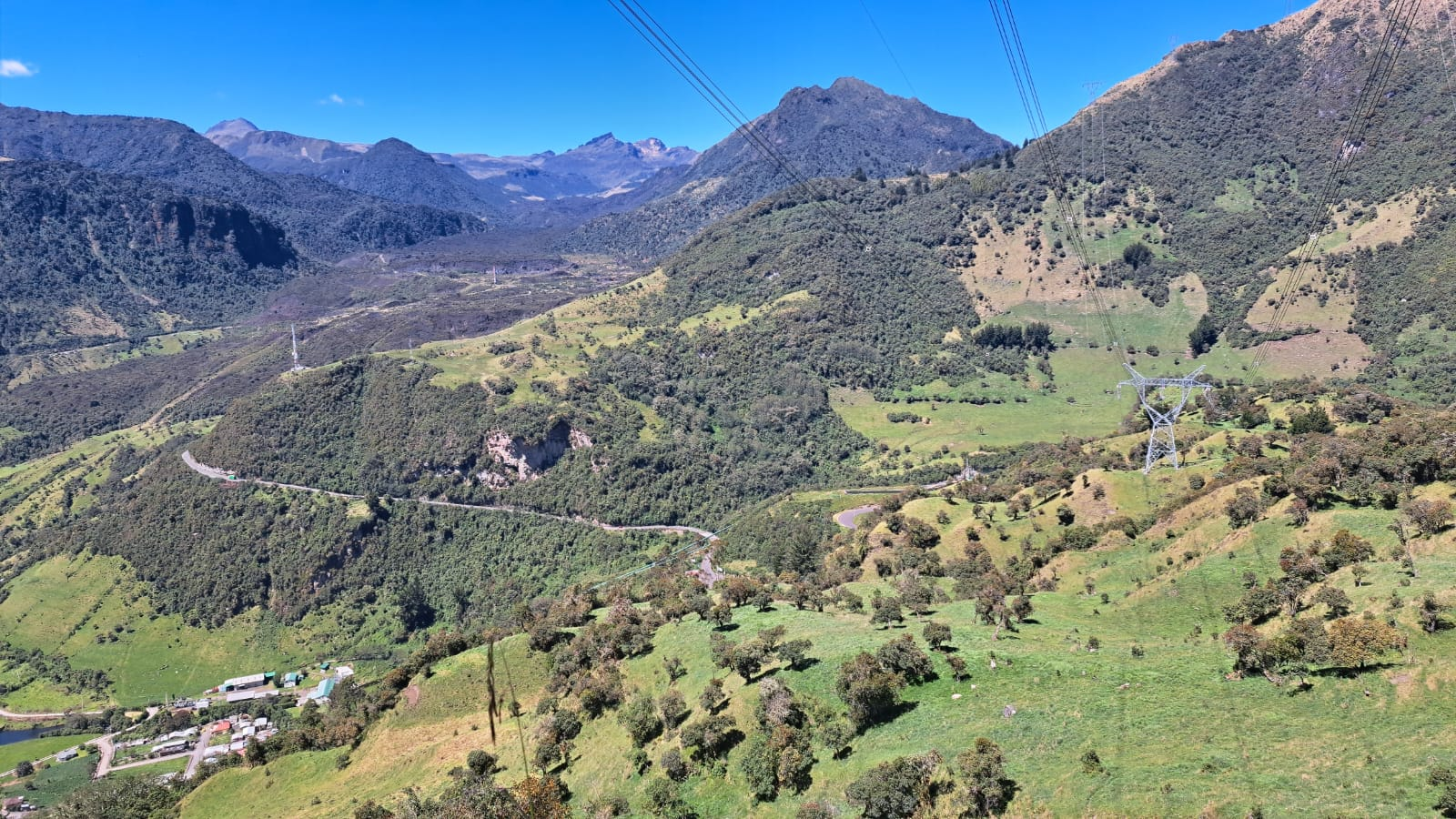 Vista panorámica de Papallacta desde la Ruta Jaurco